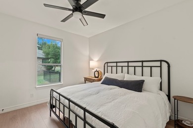 Stunningly renovated waterfront 2,920 sq ft home in Gun Barrel - photo 18