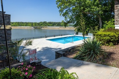Beautiful custom-built lake retreat situated on a private 1.18 - photo 18