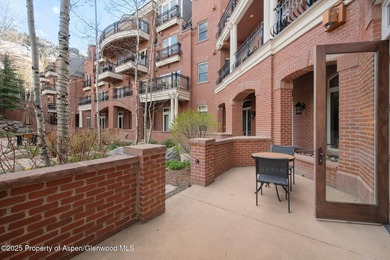 2024 renovations completed (including new decor, furniture - photo 21
