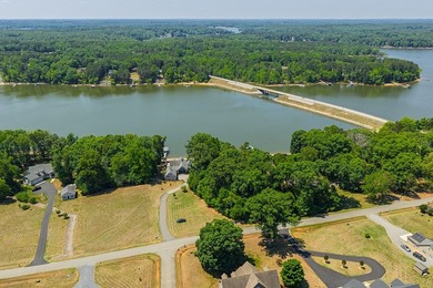 Beautiful custom-built lake retreat situated on a private 1.18 - photo 26