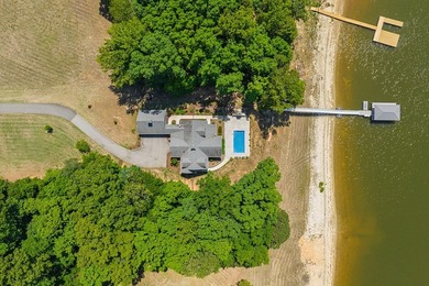 Beautiful custom-built lake retreat situated on a private 1.18 - photo 29