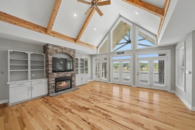 Beautiful custom-built lake retreat situated on a private 1.18 - photo 31