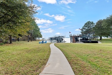 Stunningly renovated waterfront 2,920 sq ft home in Gun Barrel - photo 32