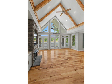 Beautiful custom-built lake retreat situated on a private 1.18 - photo 32