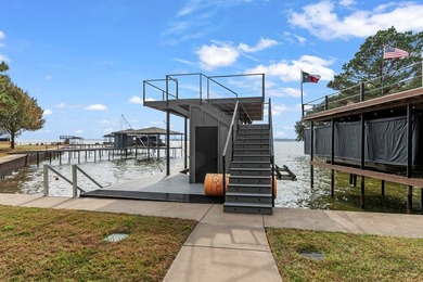 Stunningly renovated waterfront 2,920 sq ft home in Gun Barrel - photo 34