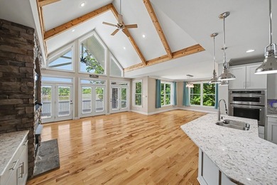 Beautiful custom-built lake retreat situated on a private 1.18 - photo 34