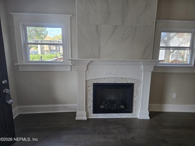 Beautifully remodeled 5 bedroom, 3 bathroom home in Historic - photo 5