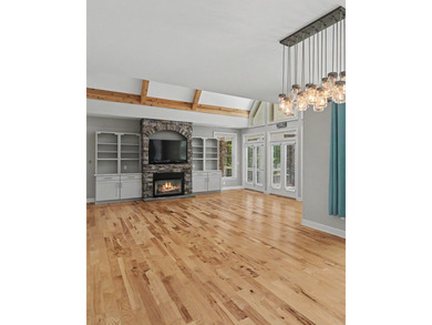 Beautiful custom-built lake retreat situated on a private 1.18 - photo 41