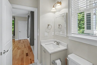 Beautiful custom-built lake retreat situated on a private 1.18 - photo 42