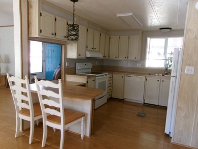 Spacious 1,250 sq ft home featuring an open-concept living and - photo 5