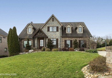 Classic curb appeal, warm interior details, and a standout - photo 1