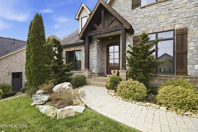 Classic curb appeal, warm interior details, and a standout - photo 2