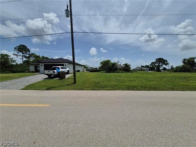 Great buildable lot in an up-and-coming neighborhood surrounded - photo 3