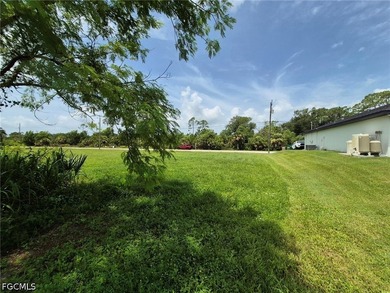 Great buildable lot in an up-and-coming neighborhood surrounded - photo 4