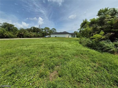 Great buildable lot in an up-and-coming neighborhood surrounded - photo 9