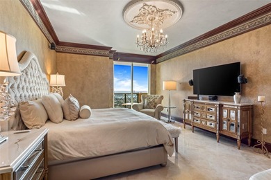 Elegantly Re-Imagined Corner Penthouse, offered fully furnished - photo 15