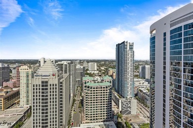 Elegantly Re-Imagined Corner Penthouse, offered fully furnished - photo 22
