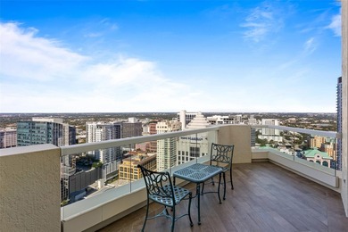 Elegantly Re-Imagined Corner Penthouse, offered fully furnished - photo 24