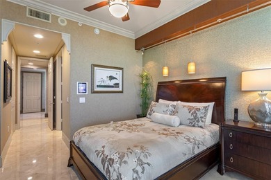 Elegantly Re-Imagined Corner Penthouse, offered fully furnished - photo 26