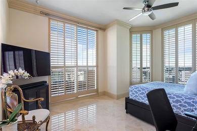 Elegantly Re-Imagined Corner Penthouse, offered fully furnished - photo 28