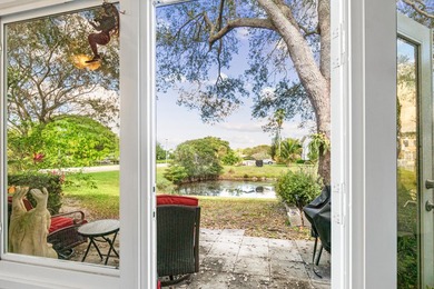 This beautiful, ground-floor, corner unit is full of wonderful - photo 17