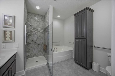 Waterfront ground-floor walk-out condo, beautifully updated and - photo 20