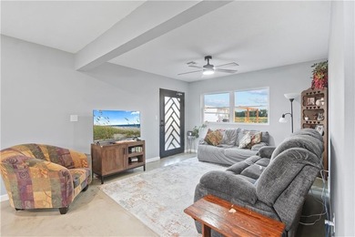 Country living at its finest! This beautifully updated 3-bedroom - photo 3