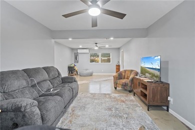 Country living at its finest! This beautifully updated 3-bedroom - photo 4