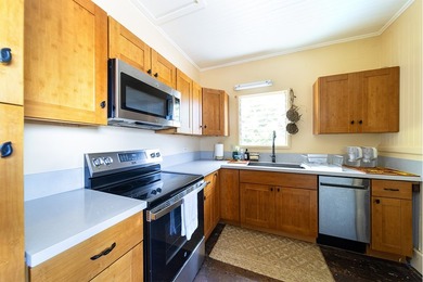Discover the charm of the Hamakua Coast with this classic - photo 9