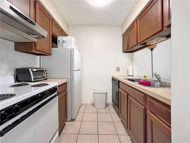 This waterfront gem offers a rare fantastic opportunity to - photo 11