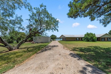 Two residences with a 480 sq ft metal shop on approximately 2.27 - photo 32