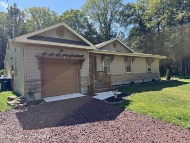 Lake Home For Sale in Albrightsville, Pennsylvania