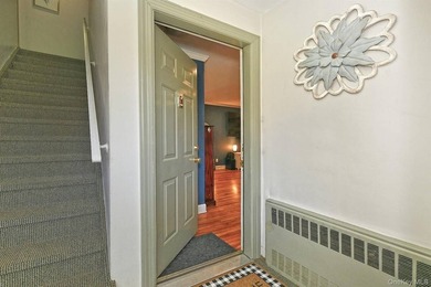 Welcome to easy Long Island Living! This beautifully maintained - photo 3