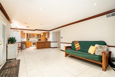 Dramatic ceilings, ocular and arched transom windows, walk-in - photo 14