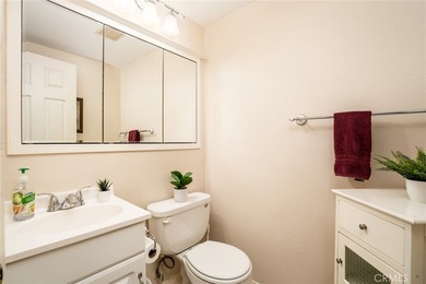 Dramatic ceilings, ocular and arched transom windows, walk-in - photo 15