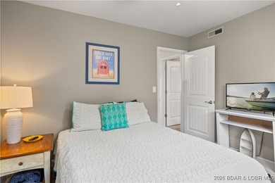 Enjoy lake life at its finest in this beautifully styled 3-bed - photo 21