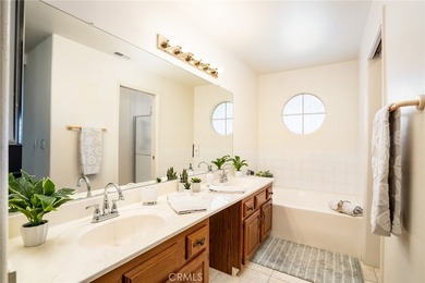 Dramatic ceilings, ocular and arched transom windows, walk-in - photo 25