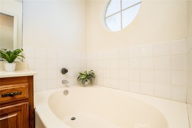 Dramatic ceilings, ocular and arched transom windows, walk-in - photo 26