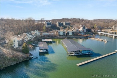 Enjoy lake life at its finest in this beautifully styled 3-bed - photo 30