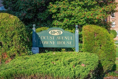 Fabulous top floor 2 bedroom unit close to the new bustling - photo 1
