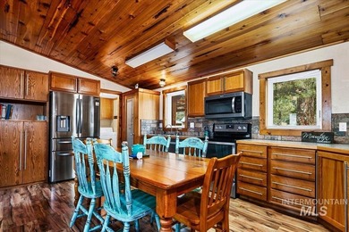 Welcome to Elk Creek Retreat- a beloved escape located moments - photo 35