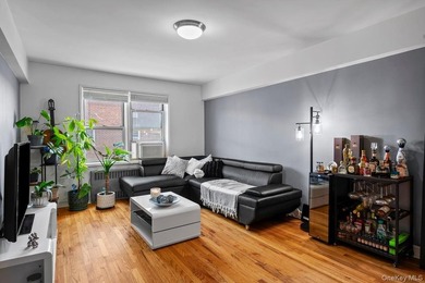 Fabulous top floor 2 bedroom unit close to the new bustling - photo 5