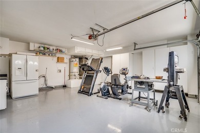 Dramatic ceilings, ocular and arched transom windows, walk-in - photo 35