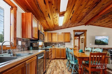 Welcome to Elk Creek Retreat- a beloved escape located moments - photo 36