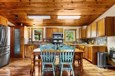 Welcome to Elk Creek Retreat- a beloved escape located moments - photo 37