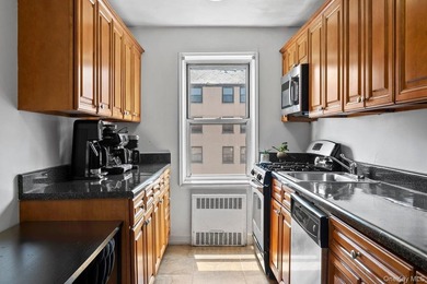 Fabulous top floor 2 bedroom unit close to the new bustling - photo 9