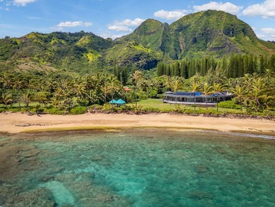 A single oceanfront compound fronting Tunnels Beach, in Haena on - photo 1