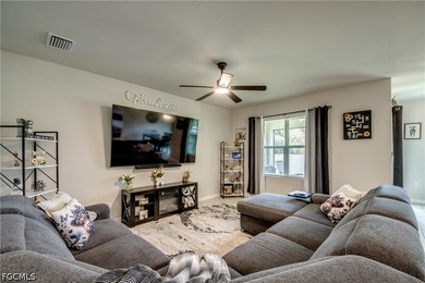 Don't miss this like-new 2024 D.R. Horton Aria model in vibrant - photo 8