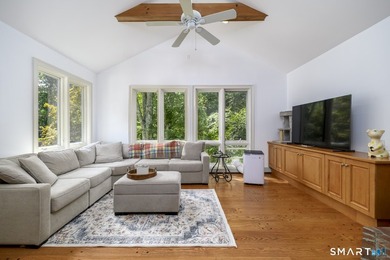 Welcome to this sun-filled ranch offering breathtaking - photo 14