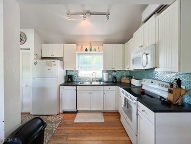 Adorable island cottage on beautiful North Captiva Island with - photo 20